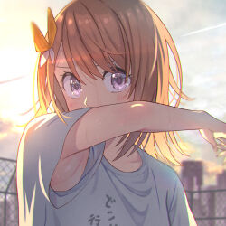 1girl arm_at_side arm_up armpits backlighting bad_id bad_pixiv_id blurry blush brown_hair chain-link_fence cityscape clothes_writing collarbone depth_of_field fence fingernails grey_eyes grey_shirt hair_ornament hanasato_minori hand_up highres long_fingernails looking_at_viewer medium_hair on_rooftop outdoors project_sekai ra_senpai shirt short_sleeves sidelocks solo sunset sweat swept_bangs upper_body wiping_sweat