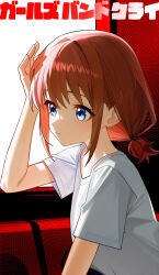 1girl absurdres blue_eyes brown_hair closed_mouth girls_band_cry hair_intakes hand_up highres iseri_nina low_twintails shirt short_hair short_sleeves short_twintails solo translation_request twintails upper_body white_shirt yueyueyue_yao