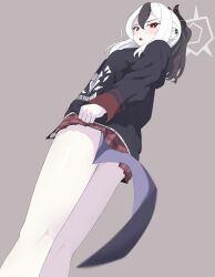 1girl black_hair black_hoodie black_horns black_wings blue_archive commentary_request grey_background grey_halo hair_between_eyes halo highres hood hood_down hoodie horns kayoko_(blue_archive) kneepits long_sleeves looking_at_viewer looking_back looking_down low_wings multicolored_hair open_mouth pleated_skirt ponytail red_eyes red_skirt simple_background single_wing skirt solo two-tone_hair unamaso white_hair wings