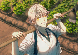 10s 1boy aluce bad_id bad_pixiv_id garden grin hoe japanese_clothes male_focus plant smile touken_ranbu tsurumaru_kuninaga white_hair worktool yellow_eyes