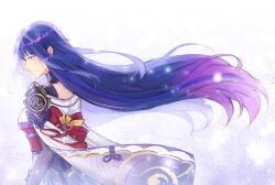 1girl absurdres armor back back_bow back_tattoo blunt_bangs bow bridal_gauntlets closed_mouth from_side genshin_impact gradient_background hair_flowing_over highres japanese_clothes kimono light_particles long_hair looking_down mitsudomoe_(shape) multicolored_hair off_shoulder purple_eyes purple_kimono raiden_shogun red_sash sash shoulder_armor solo standing streaked_hair tattoo tomoe_(symbol) walking xionsca