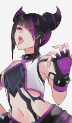 1girl bare_shoulders black_hair collar cosplay crop_top diagonal_bangs eyes_visible_through_hair fingerless_gloves gloves hair_horns hair_over_one_eye han_juri han_juri_(cosplay) hand_on_own_hip hand_up hashtag-only_commentary highres kiriko_(overwatch) midriff multicolored_hair navel o694699 open_mouth overwatch purple_eyes purple_gloves purple_hair sidelocks signature simple_background solo spiked_collar spikes streaked_hair street_fighter street_fighter_6 teeth tongue tongue_out upper_body upper_teeth_only white_background