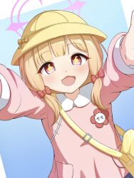 +_+ 1girl :d absurdres alternate_costume bag blonde_hair blue_archive blue_background blunt_bangs blush bow character_name commentary_request dutch_angle foreshortening gabuoji hair_bow halo hat highres incoming_hug kindergarten_bag kindergarten_uniform long_sleeves looking_at_viewer medium_hair momoi_(blue_archive) open_mouth outstretched_arms pink_halo pink_shirt red_bow red_eyes school_hat shirt sidelocks simple_background smile solo upper_body yellow_bag yellow_hat