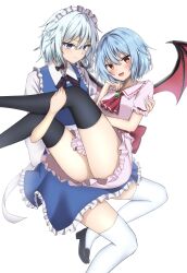 2girls :d absurdres ascot back_bow bat_wings black_bow black_ribbon black_thighhighs blue_eyes blue_hair blue_skirt blush bow braid carrying closed_mouth collared_shirt commentary feet_out_of_frame foot_out_of_frame frilled_shirt_collar frilled_skirt frills gem glint green_gemstone grey_hair hair_between_eyes hair_bow highres izayoi_sakuya knees_up long_hair looking_at_viewer maid maid_headdress medium_hair multiple_girls neck_ribbon no_headwear open_mouth pink_shirt pink_skirt princess_carry puffy_short_sleeves puffy_sleeves red_ascot red_bow red_eyes remilia_scarlet ribbon shirt short_hair short_sleeves simple_background skirt smile szl thighhighs thighs touhou tsurime twin_braids white_background white_bow white_shirt white_thighhighs wings yuri zettai_ryouiki
