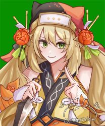 1girl bandana bare_shoulders blonde_hair celine_(fire_emblem) celine_(ninja)_(fire_emblem) commission fire_emblem fire_emblem_engage fire_emblem_heroes green_background green_eyes hair_between_eyes highres holding holding_weapon kuji-in kunai long_hair nintendo official_alternate_costume smile solo upper_body very_long_hair vgen_commission weapon xu77106413