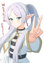 1girl belt belt_buckle black_belt buckle capelet closed_mouth commentary_request corrupted_twitter_file dress earrings elf floating_earring frieren gold_trim green_eyes highres jewelry kirimoya long_hair looking_at_viewer pointy_ears simple_background smile solo sousou_no_frieren translation_request twintails upper_body v white_background white_capelet white_dress white_hair wide_sleeves