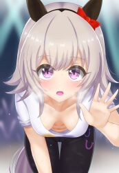 1girl absurdres black_hairband black_pants blurry blurry_background blush bow breasts commentary_request commission cowboy_shot curren_chan_(umamusume) downblouse ear_bow ear_covers grey_hair hairband highres horse_girl kusarigama_sshimi leaning_forward looking_at_viewer medium_breasts navel no_bra open_mouth pants pixiv_commission puffy_short_sleeves puffy_sleeves purple_eyes red_bow shirt short_hair short_sleeves solo stage sweat textless_version uma_summer_(umamusume) umamusume waving white_shirt