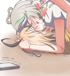 2girls ahoge blush brown_hair cecilia_immergreen cellphone closed_eyes commentary doll_joints english_commentary french_kiss gigi_murin green_hair hand_in_another&#039;s_hair highres hololive hololive_english jess75 joints kiss long_hair multicolored_hair multiple_girls phone shirt smartphone streaked_hair virtual_youtuber white_hair white_shirt winding_key yellow_shirt yuri