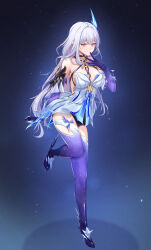 1girl absurdres blue_background breasts closed_mouth commentary dealesis detached_sleeves dress finger_to_mouth full_body genshin_impact gloves hair_between_eyes high_heels highres large_breasts leg_up long_hair long_sleeves looking_at_viewer purple_gloves purple_shoes purple_thighhighs red_eyes shoes skirk_(genshin_impact) sleeveless sleeveless_dress smile solo standing standing_on_one_leg thighhighs very_long_hair white_dress white_hair