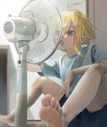1boy alternate_costume aqua_shirt bare_legs barefoot blonde_hair blue_shorts electric_fan full_body green_eyes hair_between_eyes highres indoors messy_hair open_mouth shirt short_hair_with_long_locks shorts sitting solo summer sweat t-shirt taratineno uzuki_kou virtual_youtuber
