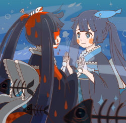 2girls against_glass blood blood_on_face blue_eyes closed_mouth fish_skeleton_hair_ornament funamusea hand_on_glass highres japanese_clothes jellyfish jiiya_(funamusea) long_hair mikotsuhime_(funamusea) multiple_girls oounabara_to_wadanohara twintails tz_(maomituanzi) wide_sleeves
