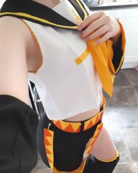 armpits ascot cosplay crop_top highres kagamine_rin no_bra real_life short_shorts shorts small_hands vocaloid