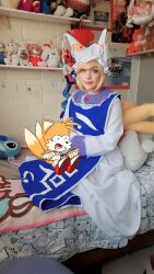 1girl absurdres bed blonde_hair chili_dog cosplay cosplay_photo fox fox_tail gen_1_pokemon highres kitsune kyuubi lilo_&amp;_stitch multiple_tails ninetales non-web_source on_bed photo_(medium) sonic_(series) stitch_(lilo_&amp;_stitch) stuffed_animal stuffed_toy tail tails_(sonic) touhou yakumo_ran yakumo_ran_(fox)