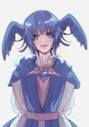 1girl arms_behind_back blue_capelet blue_hair brooch capelet feathered_wings final_fantasy final_fantasy_xiv head_wings highres jewelry kazunokabeff looking_at_viewer meteion short_hair simple_background smile solo upper_body white_background wings