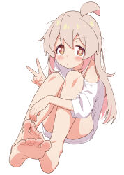 1girl absurdres ahoge bare_legs barefoot blush brown_eyes colored_inner_hair commentary convenient_leg feet full_body grey_hair highres long_hair looking_at_viewer multicolored_hair no_pants onii-chan_wa_oshimai! oyama_mahiro pink_hair pout shiina_excel shirt simple_background single_bare_shoulder single_off_shoulder sitting soles solo t-shirt toes two-tone_hair v white_background white_shirt