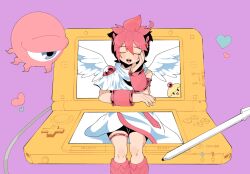 1000-nen_ikiteru_(vocaloid) 1boy 2others ahoge angel angel_wings bike_shorts cable closed_eyes handheld_game_console heart highres jewelry kid_icarus kid_icarus_uprising male_focus monoeye multiple_others nintendo nintendo_3ds one-eyed open_mouth oyu_(gu_hz50) parody pink_background pit_(kid_icarus) souflee stylus thighlet through_medium through_screen wings