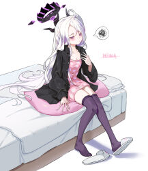 1girl ahoge bed black_halo black_horns blue_archive blush breasts commentary demon_girl demon_horns dress halo highres hina_(blue_archive) hina_(pajamas)_(blue_archive) horns jacket long_hair long_sleeves multiple_horns official_alternate_costume on_bed open_clothes open_jacket pajamas pillow pink_pajamas pink_pillow polka_dot polka_dot_dress polka_dot_pajamas purple_eyes purple_thighhighs simple_background sitting slippers small_breasts solo thighhighs white_background white_hair white_slippers wucai_banlan_yu