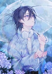 10_io 1boy bishounen black_hair blush commentary earrings eyelashes flipped_hair flower hair_between_eyes hair_ornament hairclip headphones headphones_around_neck highres holding holding_umbrella holostars hydrangea jewelry kanade_izuru lightning_bolt lightning_bolt_hair_ornament lightning_bolt_symbol long_sleeves looking_up male_focus outdoors parted_lips purple_eyes purple_flower rain shirt short_hair slit_pupils solo transparent transparent_umbrella umbrella upper_body virtual_youtuber