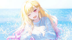 1girl ;d absurdres blonde_hair bloom chain chain_necklace colorful_festival_(project_sekai) cropped_sweater earrings gradient_hair highres jewelry leaning_to_the_side liso long_hair long_sleeves looking_at_viewer multicolored_hair necklace ocean official_alternate_costume official_alternate_hair_length official_alternate_hairstyle one_eye_closed open_hands open_mouth pink_eyes pink_hair project_sekai see-through_clothes smile solo stud_earrings sweater tenma_saki upper_body white_sweater