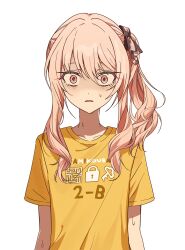 1other akiyama_mizuki bags_under_eyes bow commentary disgust empty_eyes ground_pound_(gupaaaa) hashtag-only_commentary highres keikyoku_no_machi_wa_doko_e_(project_sekai) long_hair open_mouth pink_bow pink_eyes pink_hair project_sekai ribbon shaded_face shirt simple_background solo sweatdrop turn_pale yellow_shirt