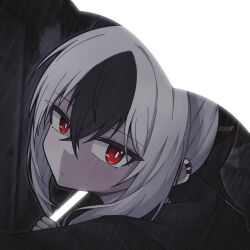 1girl black_hair black_hoodie blue_archive demon_girl demon_horns hair_between_eyes highres holding holding_umbrella hood hoodie horns kayoko_(blue_archive) long_hair looking_at_viewer manli multicolored_hair ponytail red_eyes two-tone_hair umbrella white_hair