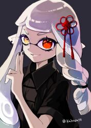 1girl black_background black_nails black_shirt braid collared_shirt commentary grey_hair heterochromia highres inkling inkling_girl inkling_player_character kainesato long_hair looking_at_viewer nail_polish nintendo pointy_ears red_eyes shirt simple_background single_braid solo splatoon_(series) splatoon_3 tentacle_hair upper_body yellow_eyes
