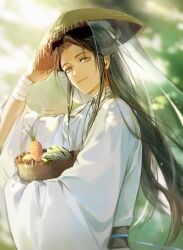 1boy artist_name bandaged_neck bandaged_wrist bandages basket black_sash brown_hair cabbage carrot chinese_clothes closed_mouth commentary english_commentary hand_on_headwear hanfu holding holding_basket long_hair long_sleeves looking_at_viewer male_focus rokuon sash smile solo tianguan_cifu topknot upper_body very_long_hair weimao white_hanfu wide_sleeves xie_lian yellow_eyes