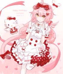 1girl absurdres animal_ears arknights bow character_name chinese_commentary closed_mouth commentary_request crown dated foot_out_of_frame four-finger_heart_hands frilled_bow frills gloves goldenglow_(arknights) goldenglow_(party_in_the_garden)_(arknights) gradient_background hair_between_eyes hair_bow hair_ornament happy_birthday heart heart_hair_ornament heart_hands hello_kitty hello_kitty_(character) highres ice_orange_lovegg long_hair looking_at_viewer own_hands_together pink_background pink_hair pink_tail plaid_bow red_bow sanrio short_sleeves smile solo split_mouth standing standing_on_one_leg star_(symbol) tail tail_bow tail_ornament white_background white_gloves yellow_eyes