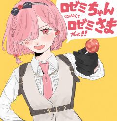 1girl artist_name black_gloves blush bow braid brown_vest chest_harness collared_shirt flat_chest frilled_shirt frills gloves hair_bow hair_over_one_eye hairband hand_on_own_hip harness heart_sticker highres looking_at_viewer necktie nijisanji nijisanji_en nose_blush open_mouth pink_eyes pink_hair pink_necktie rosemi_lovelock rosemi_lovelock_(5th_costume) shirt short_hair simple_background solo speech_bubble sticker_on_face teeth translation_request twin_braids upper_body upper_teeth_only uyoyoyo_mu vest virtual_youtuber white_shirt yellow_background