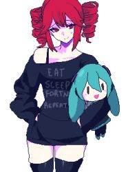 1girl alternate_costume black_hoodie black_thighhighs commentary cowboy_shot drill_hair eat_sleep_rave_repeat english_commentary gamer_shirts_(meme) hands_in_pockets hatsune_miku highres holding holding_stuffed_toy hood hoodie kasane_teto kasane_teto_(utau) looking_at_viewer meme pixel_art pixelcadete red_eyes red_hair short_hair single_bare_shoulder smirk solo standing stuffed_toy sweatdrop thighhighs twin_drills utau