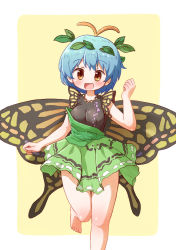 1girl antennae arinu barefoot blue_hair brown_eyes butterfly_wings commentary_request dress eternity_larva female_focus hair_ornament highres insect_wings leaf leaf_hair_ornament leaf_on_head leg_up open_mouth short_hair short_sleeves smile solo thighs touhou wings yellow_background