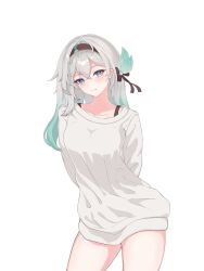 1girl ameyonima black_hairband black_ribbon black_straps collarbone firefly_(honkai:_star_rail) gradient_hair green_pupils grey_hair hair_between_eyes hair_intakes hair_ornament hair_ribbon hairband highres honkai:_star_rail honkai_(series) multicolored_eyes multicolored_hair no_pants ribbon shirt simple_background solo thighs two-tone_eyes white_background white_shirt