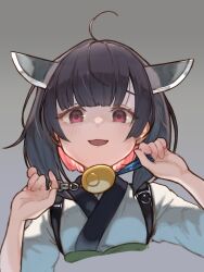 Rule 34 | 1girl, ahoge, backpack, bag, black hair, commentary, crime prevention buzzer, crime prevention buzzer threat, headgear, highres, japanese clothes, kimono, looking at viewer, open mouth, red eyes, short hair, shukusei!! loli-kami requiem, smile, solo, touhoku kiritan, upper body, ve 0ekaki, voiceroid