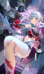 1girl absurdres antenna_hair arknights belt belt_buckle black_shorts broken_glass buckle chromatic_aberration colored_inner_hair crop_top dagger feet_out_of_frame glass glass_shards highleg highres holding holding_dagger holding_knife holding_weapon knife long_hair long_sleeves looking_at_viewer micro_shorts midriff multicolored_hair navel o-ring pink_hair red_hair shorts smile solo sparkle w_(arknights) weapon white_belt white_hair wis&#039;adel_(arknights) yellow_eyes yukibanashi