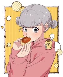 Rule 34 | 1girl, steamed bun, biting, blush, bubble, chiikawa, crossover, cup, double bun, drawstring, eating, edomon-do, food, grey eyes, grey hair, hair bun, hands up, highres, holding, holding food, hood, hood down, hoodie, kasumi (mona lisa no zaregoto), kuri manjuu (chiikawa), long sleeves, looking at viewer, mona lisa no zaregoto, outside border, pink hoodie, sitting on shoulder, sleeves past wrists, solo, tea, updo, upper body, yellow background, yunomi
