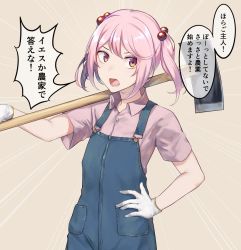 1girl alternate_costume blue_overalls gloves hair_bobbles hair_ornament highres hoe kantai_collection orange_eyes overalls pink_hair pink_shirt sazanami_(kancolle) shirt short_hair solo speech_bubble sugamo_(rainysnowy108) translation_request twintails white_gloves