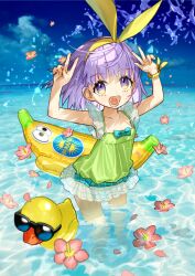1girl :d afloat arms_up banana bare_arms blue_background blue_bow blue_sky bow bow_swimsuit bracelet child collarbone double_v fang fate/grand_order fate_(series) feet_out_of_frame floating_hair flower flower_request food fruit game_cg green_one-piece_swimsuit hairband horizon inflatable_toy jewelry kazuradrop_(fate) kazuradrop_(second_ascension)_(fate) official_art one-piece_swimsuit open_mouth pink_flower purple_eyes purple_hair rubber_duck short_hair sky smile solo splashing standing swimsuit third-party_source tongue v wada_arco wading water yellow_hairband