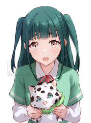 1girl animal blurry bow cat green_hair green_shirt highres holding holding_animal holding_cat ikizulive!_love_live!_bluebird layered_sleeves lips long_hair looking_at_viewer love_live! open_mouth red_bow shamakho shirt signature smile teeth twintails upper_teeth_only white_background yamada_midori yellow_eyes