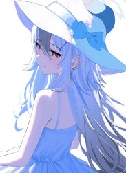 1girl alternate_costume alternate_hairstyle bare_shoulders black_hair blue_archive blue_bow blush bow chain chain_earrings closed_mouth dress ear_piercing flower from_behind grey_halo hair_between_eyes hair_ornament hairclip halo hat highres kayoko_(blue_archive) long_hair looking_at_viewer megumi_kei multicolored_hair piercing red_eyes simple_background sleeveless sleeveless_dress smile solo spaghetti_strap sun_hat sundress sunflower two-tone_hair white_background white_dress white_hair white_hat