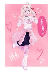 absurdres black_skirt blonde_hair bow gyaru hair_bow heart high-waist_skirt high_side_ponytail highres hood hoodie kedarui_aashii kimi_no_koto_ga_dai_dai_dai_dai_daisuki_na_100-nin_no_kanojo looking_at_viewer loose_socks one_eye_closed pink_hoodie school_uniform skirt smile socks thighhighs v yuuki-yow