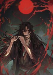 1boy black_hair black_hanfu black_sky blood chinese_clothes commentary dizi flute gradient_sky green_sky hanfu highres instrument long_hair long_sleeves looking_at_viewer male_focus modao_zushi moon music o-ring playing_flute playing_instrument red_eyes red_moon red_sash sash sky solo symbol-only_commentary tama_(y_ung_1) tassel transverse_flute upper_body wei_wuxian wei_wuxian_(yiling_laozu) wide_sleeves