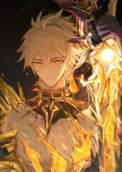 1boy alternate_form bare_pectorals black_background black_shirt blonde_hair chinese_commentary commentary_request cracked_skin hair_between_eyes highres holding holding_sword holding_weapon honkai:_star_rail honkai_(series) looking_at_viewer male_focus material_growth pectorals phainon_(honkai:_star_rail) qieazhibingjiling shirt short_hair simple_background solo sword torn_clothes torn_shirt upper_body weapon yellow_blood yellow_eyes