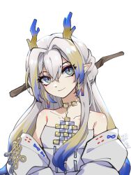1girl arknights bare_shoulders blonde_hair blue_eyes blue_hair chinese_commentary closed_mouth collarbone commentary_request earrings green_eyes grey_hair grey_jacket grey_tube_top hair_between_eyes hair_intakes head_tilt highres jacket jewelry long_hair looking_at_viewer multicolored_eyes multicolored_hair necklace off_shoulder pointy_ears shei_kan_aotu_wo_bu_kan shu_(arknights) simple_background smile solo strapless tube_top two-tone_eyes upper_body white_background