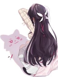 1girl absurdres asymmetrical_clothes asymmetrical_dress azki_(4th_costume)_(hololive) azki_(hololive) black_hair braid cat_shadow_puppet_(meme) commentary_request dress half_up_half_down_braid highres hololive long_hair long_sleeves marker multicolored_hair official_alternate_costume official_alternate_hair_length official_alternate_hairstyle pink_hair resized simple_background solo squatting streaked_hair virtual_youtuber white_background yuki_haru