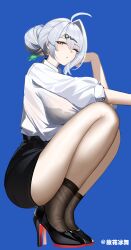 1girl absurdres alternate_costume ass blue_background collared_shirt guhuabingwu hair_bun highres office_lady one_eye_closed shirt simple_background solo squatting white_hair white_shirt yellow_eyes yixuan_(zenless_zone_zero) zenless_zone_zero