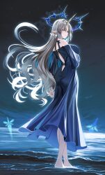 1girl alternate_costume ass bare_shoulders barefoot blonde_hair blue_dress blue_eyes blue_hair breasts closed_mouth colored_inner_hair commentary crown_of_thorns dress fleurdelys_(wuthering_waves) from_side full_body highres horns large_breasts long_hair looking_at_viewer median_furrow multicolored_hair nicky_w outdoors pointy_ears sidelocks single_horn solo standing tacet_mark_(wuthering_waves) very_long_hair water wet wuthering_waves yellow_horns