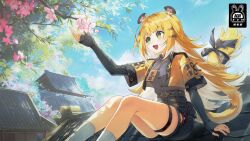1girl animal_ear_fluff animal_ears black_bow black_gloves black_shorts black_skirt blonde_hair bow collared_shirt colored_inner_hair elbow_gloves fingerless_gloves gloves green_eyes grey_hair hand_up highres jacket ju_fufu long_hair looking_ahead multicolored_hair open_mouth second-party_source shirt shorts skirt socks solo swkl:d tail tail_bow tail_ornament thigh_strap tiger_ears tiger_girl tiger_tail white_socks yellow_jacket zenless_zone_zero