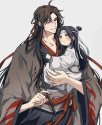 2boys aged_down ahoge black_hair black_hanfu blush brown_hair carrying carrying_person child child_carry chinese_clothes closed_mouth coat collarbone dizi flute flute_tassel grey_background grey_coat hair_down hair_ribbon half_updo hanfu headband holding holding_flute holding_instrument implied_yaoi instrument lan_wangji long_hair long_sleeves looking_at_another looking_at_viewer male_focus modao_zushi multiple_boys official_alternate_costume official_alternate_hairstyle open_clothes open_coat parted_lips purple_eyes red_ribbon red_sash ribbon robe ronpu_cooing sash sidelocks simple_background smile standing tassel topknot transverse_flute upper_body wei_wuxian wei_wuxian_(yiling_laozu) white_hanfu white_headband wide_sleeves yellow_eyes