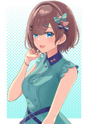 10miyamoto 1girl aqua_background aqua_bow aqua_dress blue_eyes blush bow bracelet braid braided_bangs breasts brown_hair dress fingernails hair_bow hair_intakes hair_ornament hairclip highres jewelry large_breasts looking_at_viewer nail_polish nijisanji open_mouth pink_bow pink_nails purple_bow sleeveless sleeveless_dress smile solo striped_bow suzuhara_lulu suzuhara_lulu_(5th_costume) swept_bangs two-tone_background two-tone_bow virtual_youtuber white_background