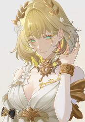 1girl aglaea_(honkai:_star_rail) blonde_hair breast_tattoo breasts cleavage commentary_request dress flower gold_tattoo green_eyes hair_flower hair_ornament highres honkai:_star_rail honkai_(series) large_breasts laurel_crown ochiba_34 short_hair simple_background solo tattoo upper_body white_background white_dress